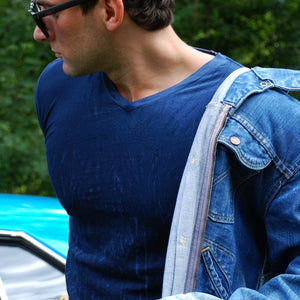 DARK NAVY V-NECK CRINKLE TEE